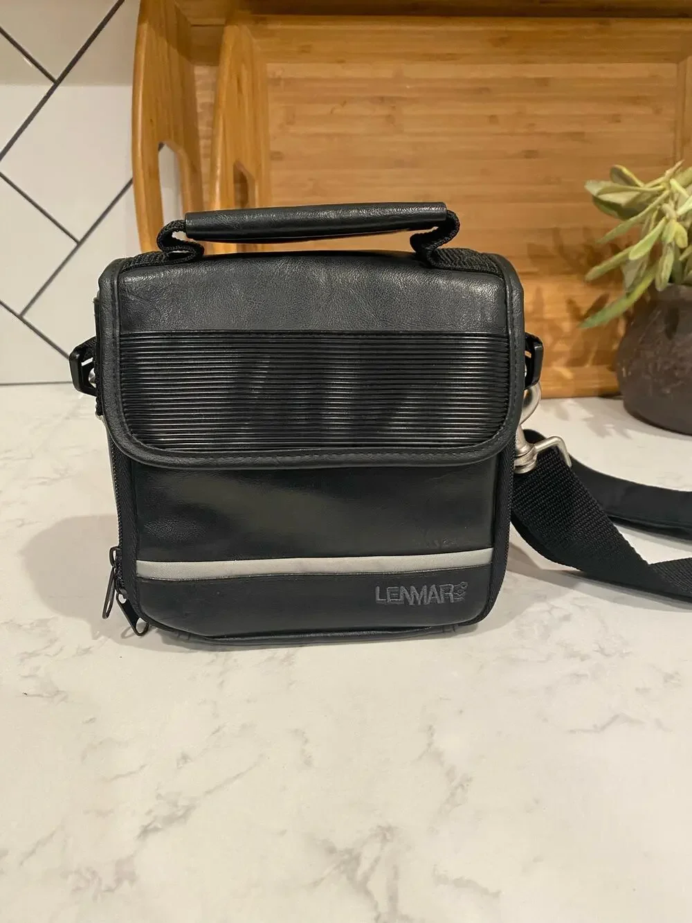 Lenmar faux leather shoulder camera bag hand held or shoulder strap vintage?